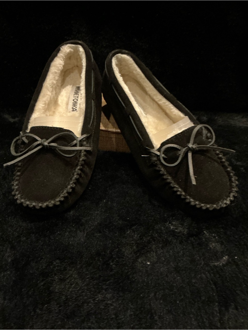 Minnetonka Black Suede Moccasin Slippers with Cream Lining Size 10